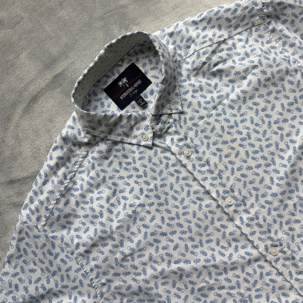 International Report Button Down Men XL White Blue Pineapple Print Short Sleeve